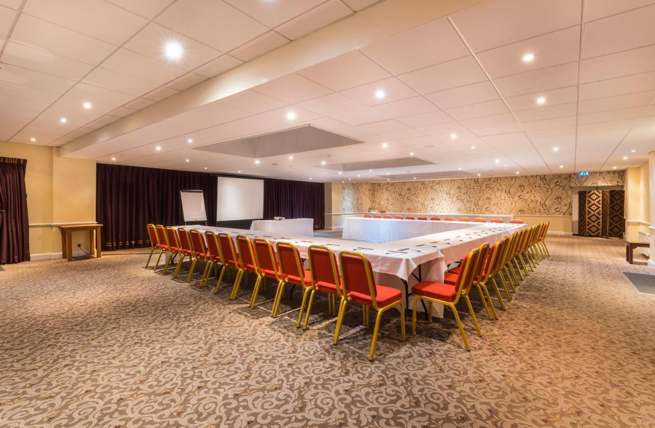 Ramada By Wyndham Cheltenham Golden Valley Exterior foto