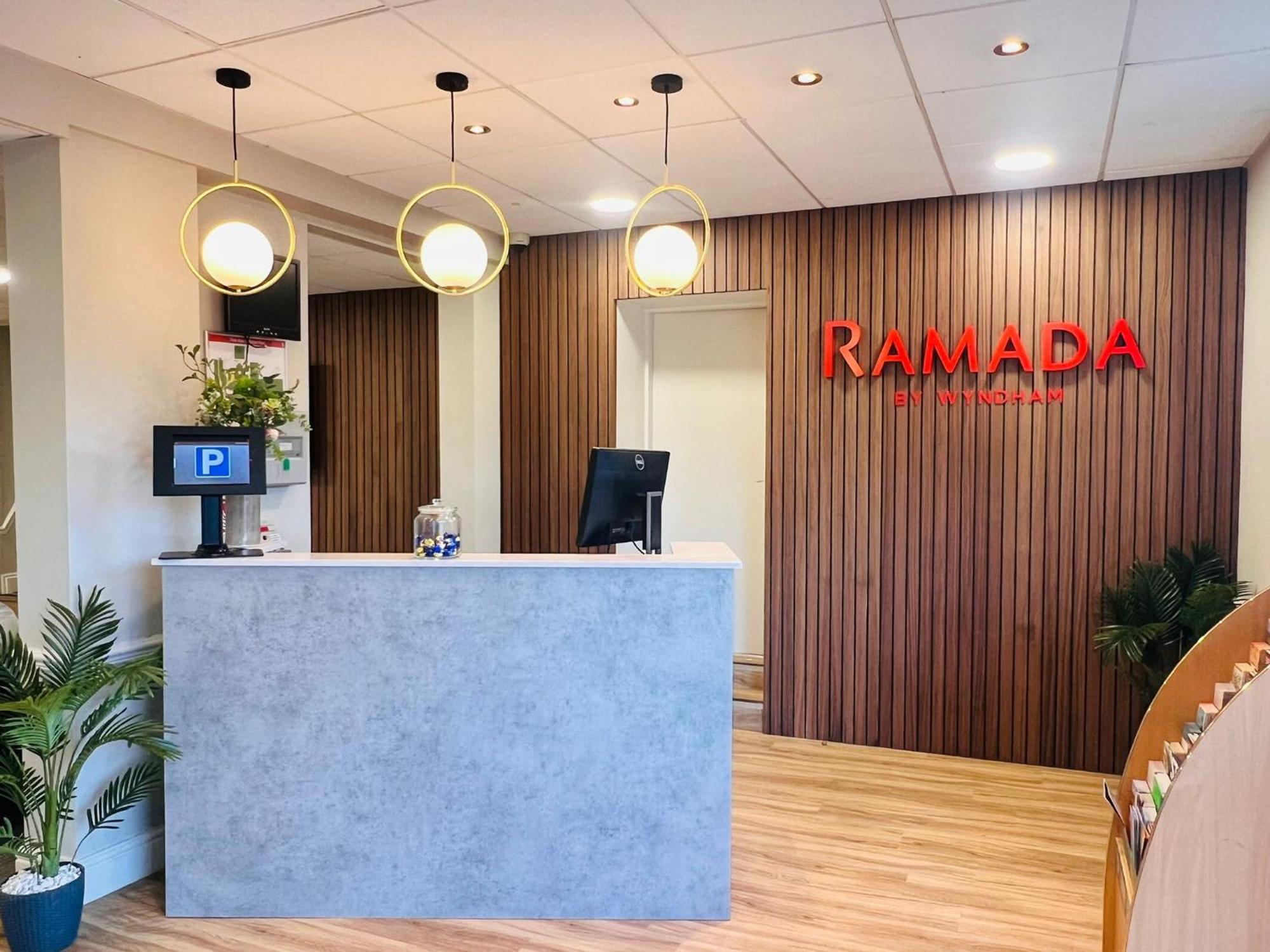 Ramada By Wyndham Cheltenham Golden Valley Exterior foto