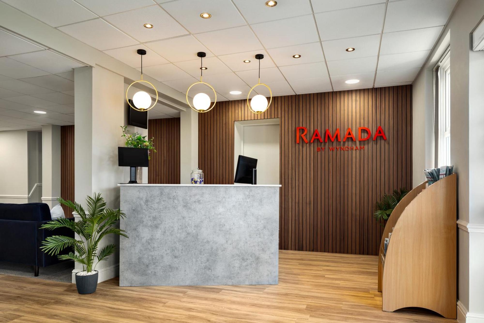 Ramada By Wyndham Cheltenham Golden Valley Exterior foto