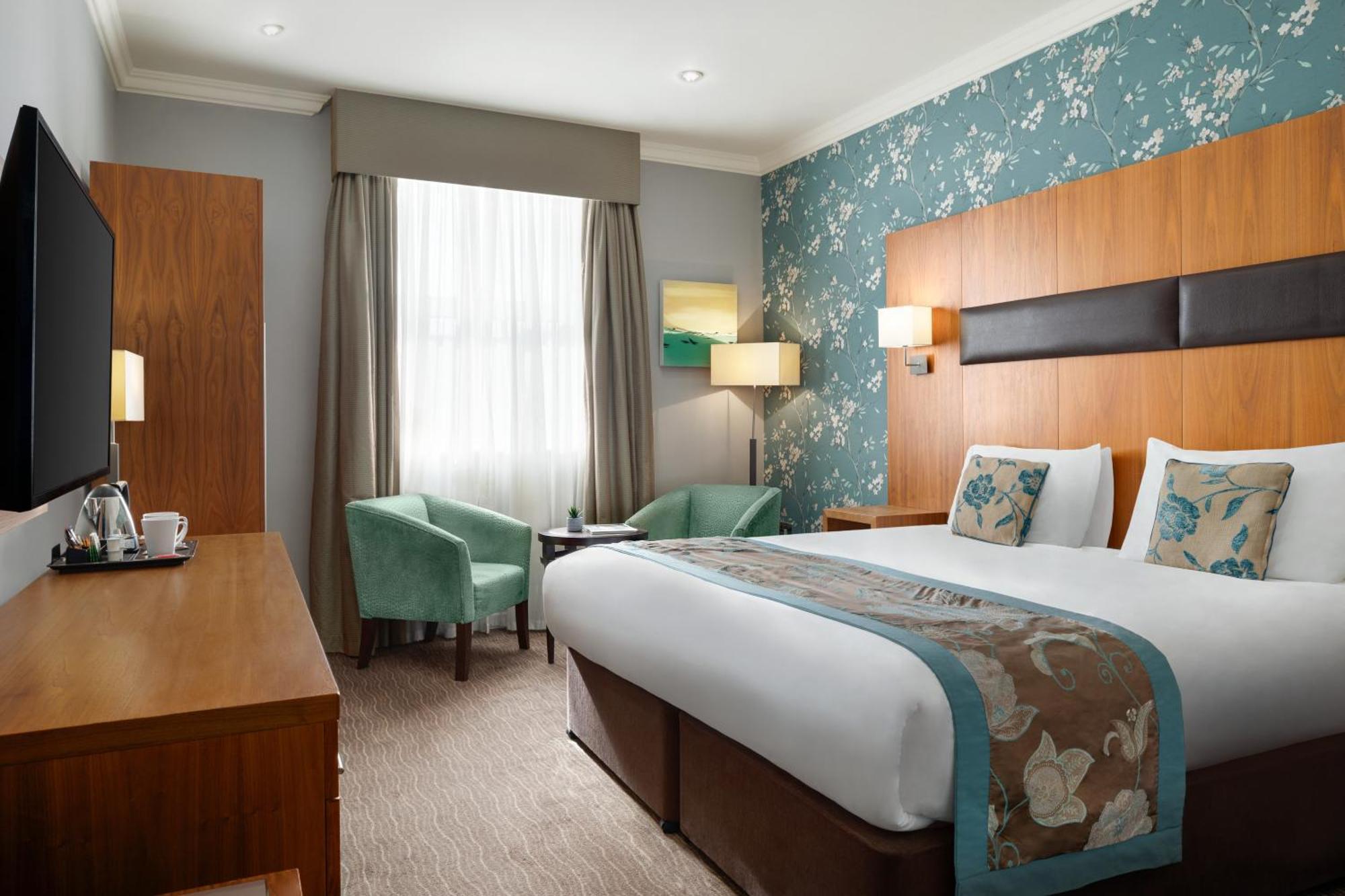Ramada By Wyndham Cheltenham Golden Valley Exterior foto
